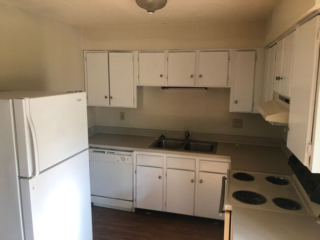 Building Photo - 1 bed/1 bath in South Charlotte - Sharon Lakes!!