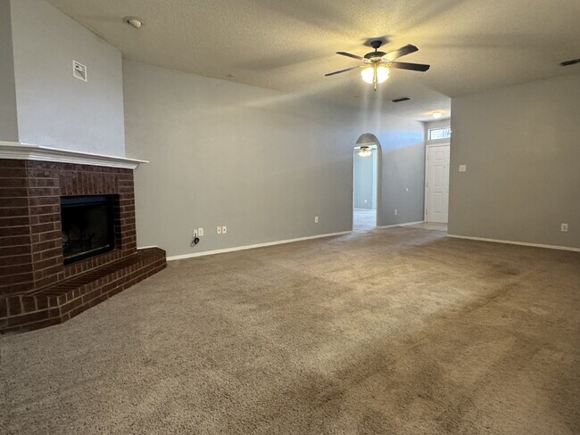 Building Photo - Bright and Open Floor Plan in West Lubbock!