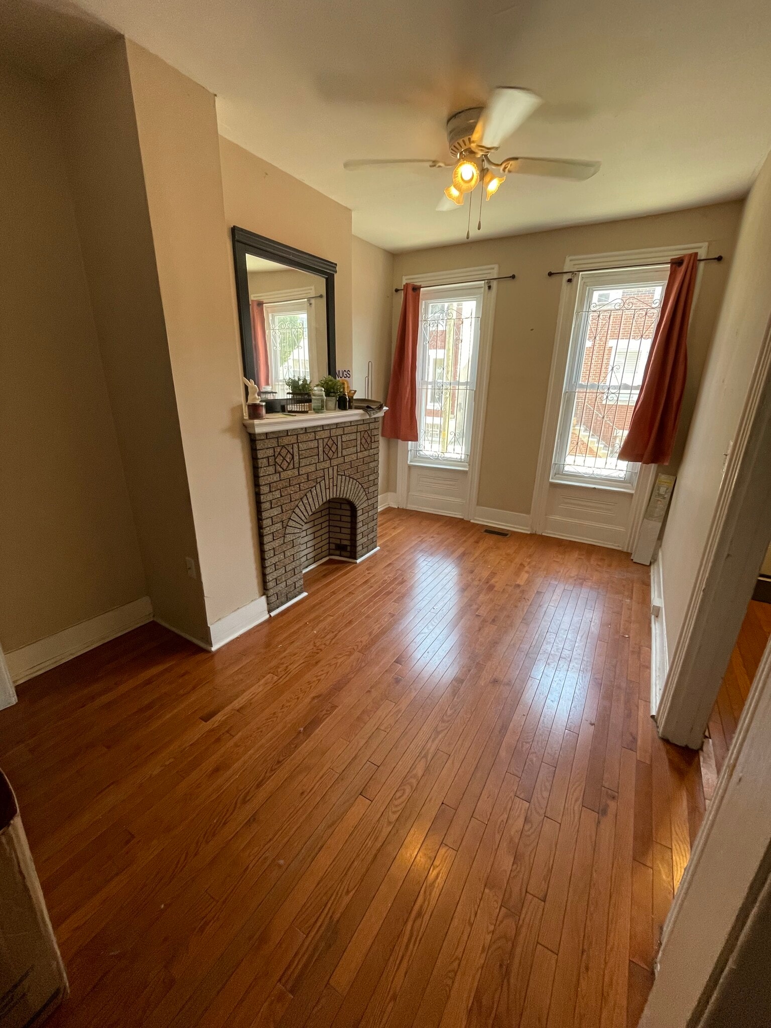 Living Room - 1806 N Gratz St