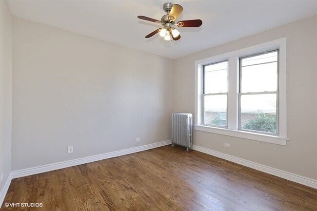 Building Photo - 2448 W Addison St