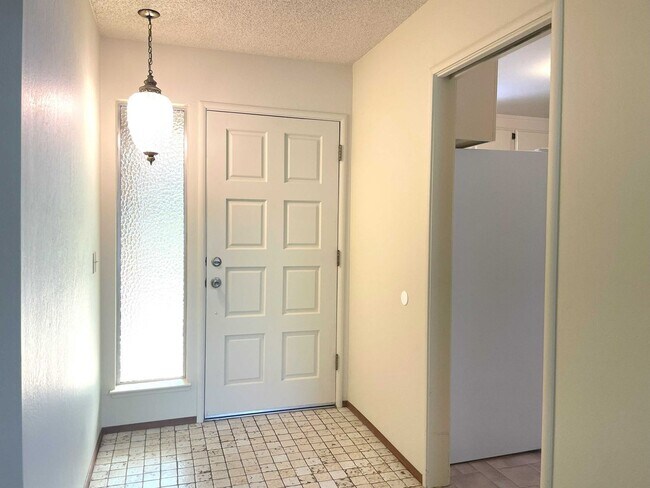 Building Photo - Golf course 3/2 home in Lake Wildwood, Pen...