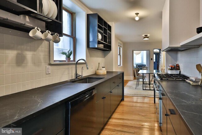 Building Photo - 2805 Poplar St