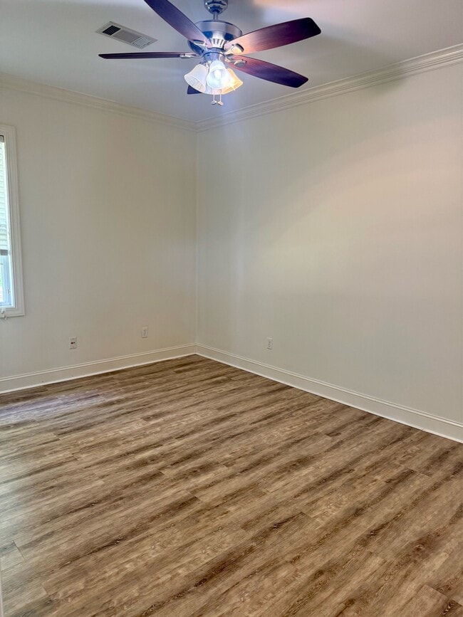 Building Photo - 364 Spring Hill Dr