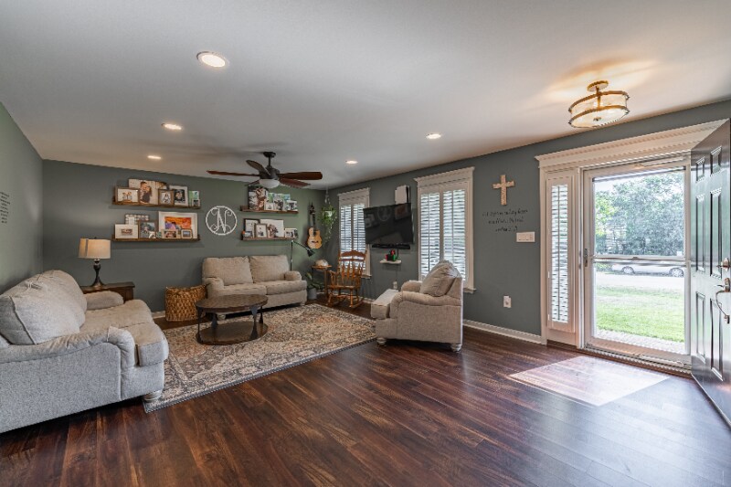 Building Photo - 240 Roper Dr