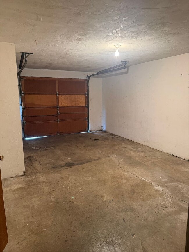 Building Photo - Great Duplex!