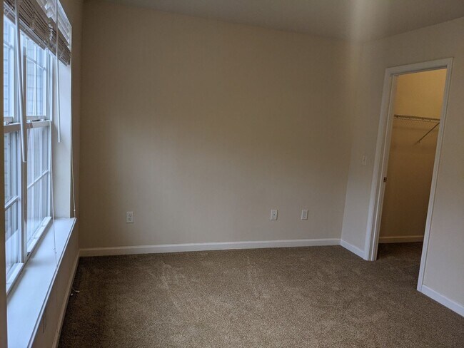 Building Photo - 3 Bedroom Townhouse for Rent in Waynesboro!