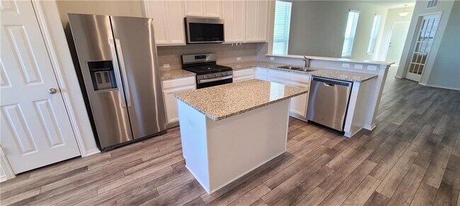 Building Photo - 640 Pepperbark Loop