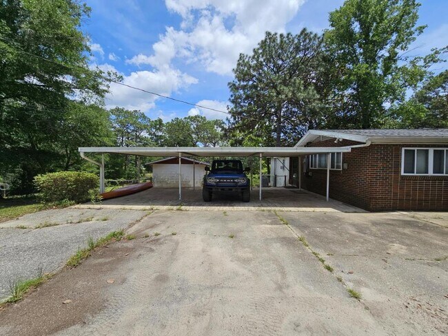Building Photo - 661 Brookmeade Dr