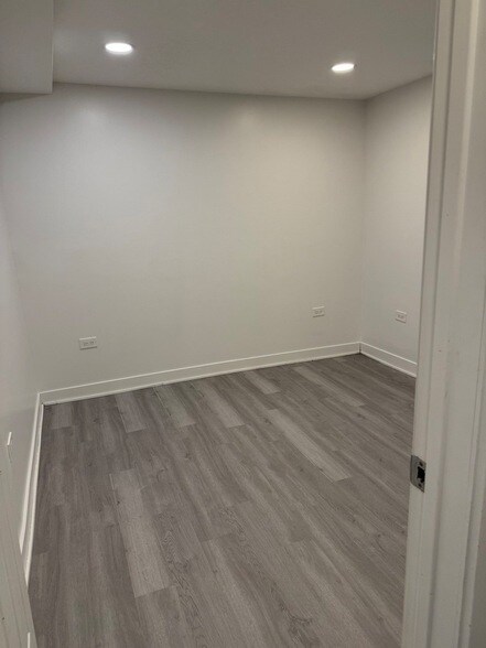 Building Photo - 8106 S Langley Ave