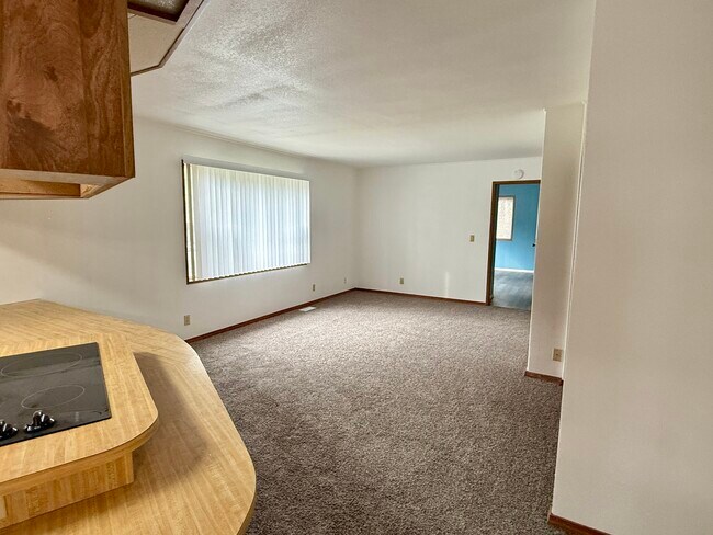 Building Photo - 625 S Evergreen Rd