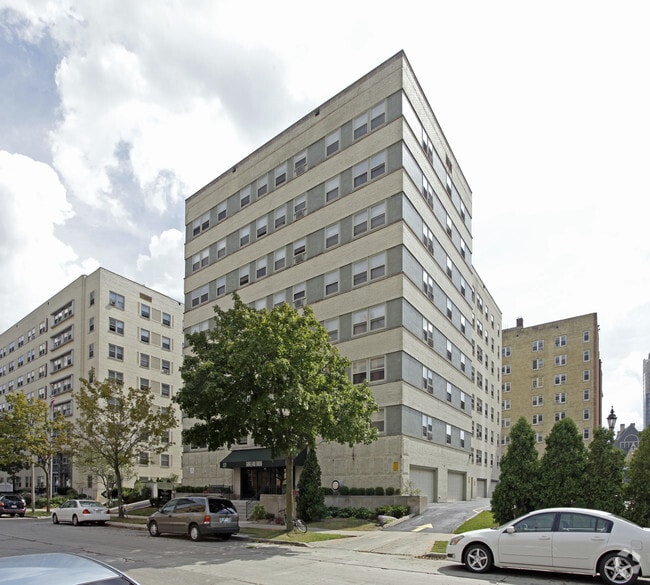 Primary Photo - 1029 E Knapp St