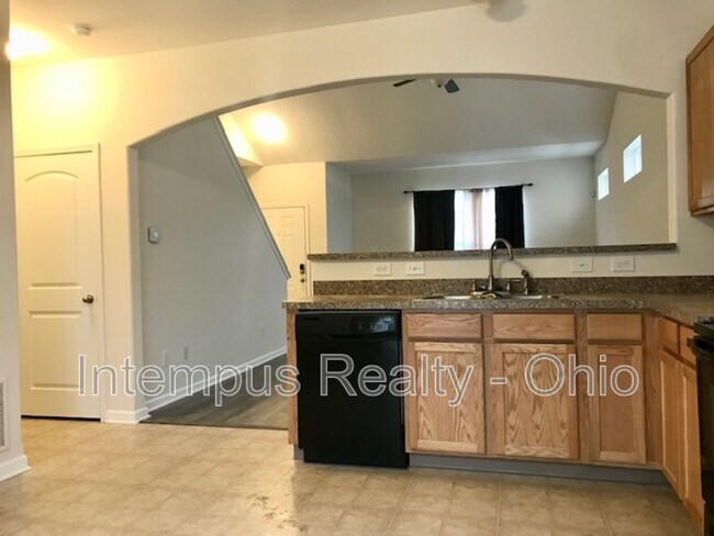 Building Photo - 2844 Hillstone St