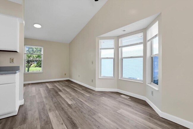 Building Photo - 5541 Mid Day Dr