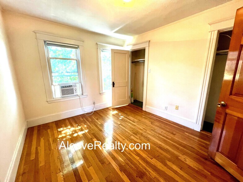 Building Photo - 21 Sartwell Ave
