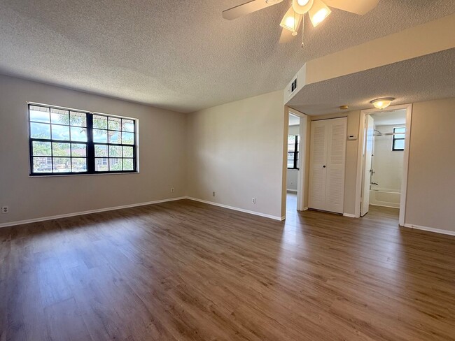 Building Photo - 19505 Quesada Ave