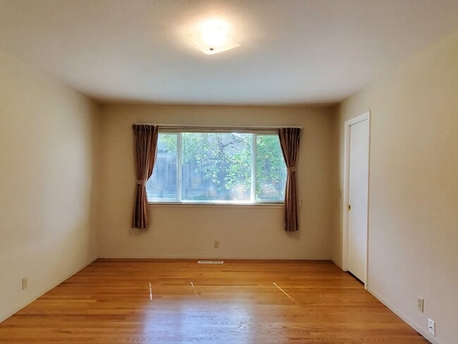 Building Photo - Spacious Remodeled Home, A/C, New Yards, Wood Floors, Great Location, Monta Vista!