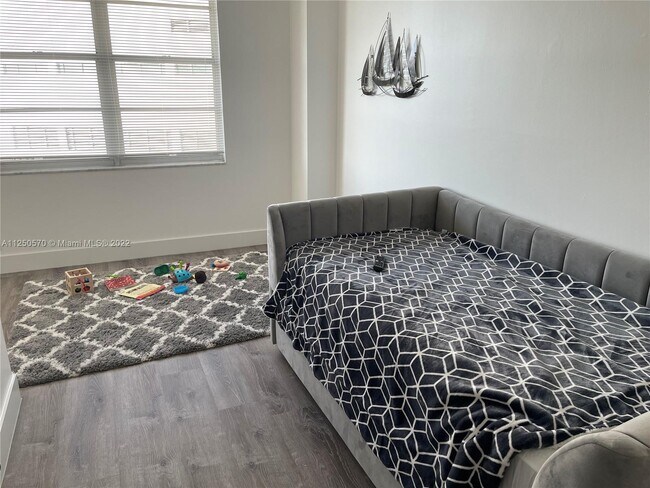 Building Photo - 3725 S Ocean Dr