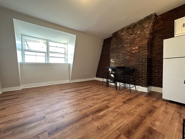 Primary Photo - 658 Tremont St