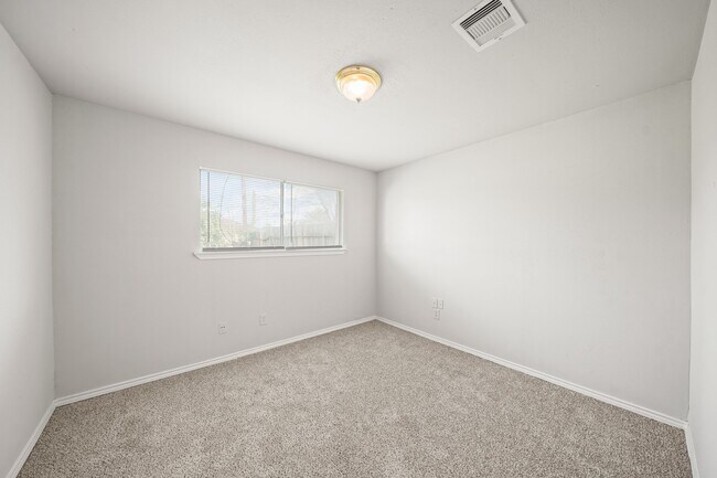 Building Photo - 14415 Insley St