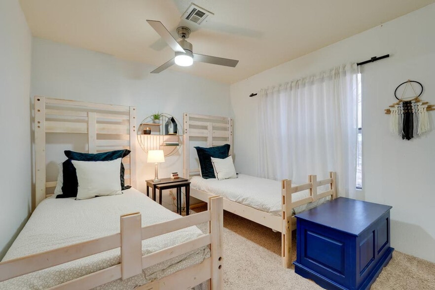 Building Photo - 8787 E Mountain View Rd