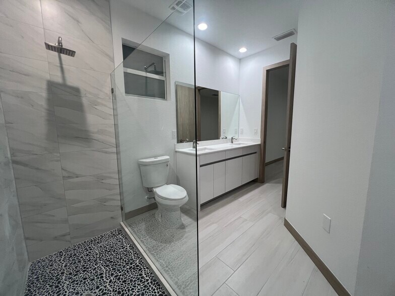 Building Photo - 4135 Watson Ave