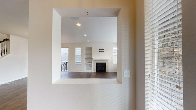 Building Photo - 511 E Hinsdale Ave