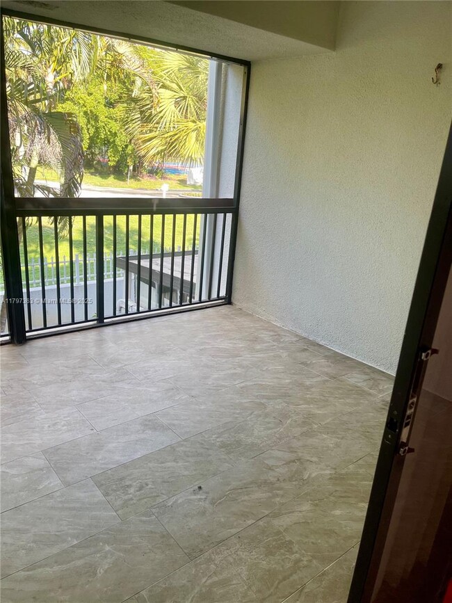 Building Photo - 6695 Racquet Club Dr