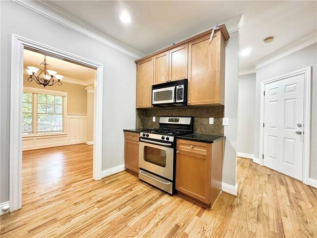 Building Photo - 1541 Gilstrap Ln NW