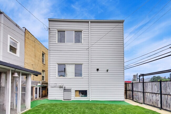 Building Photo - 4815 W Patterson Ave