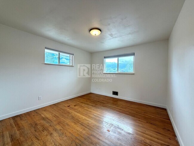 Building Photo - 511 E Panama Dr