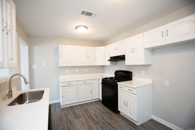 Building Photo - 2113 Muldrow Dr