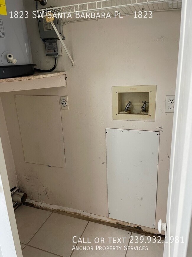 Building Photo - 1823 SW Santa Barbara Pl