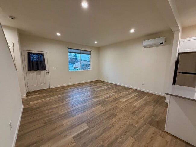 Building Photo - 1817 Spokane