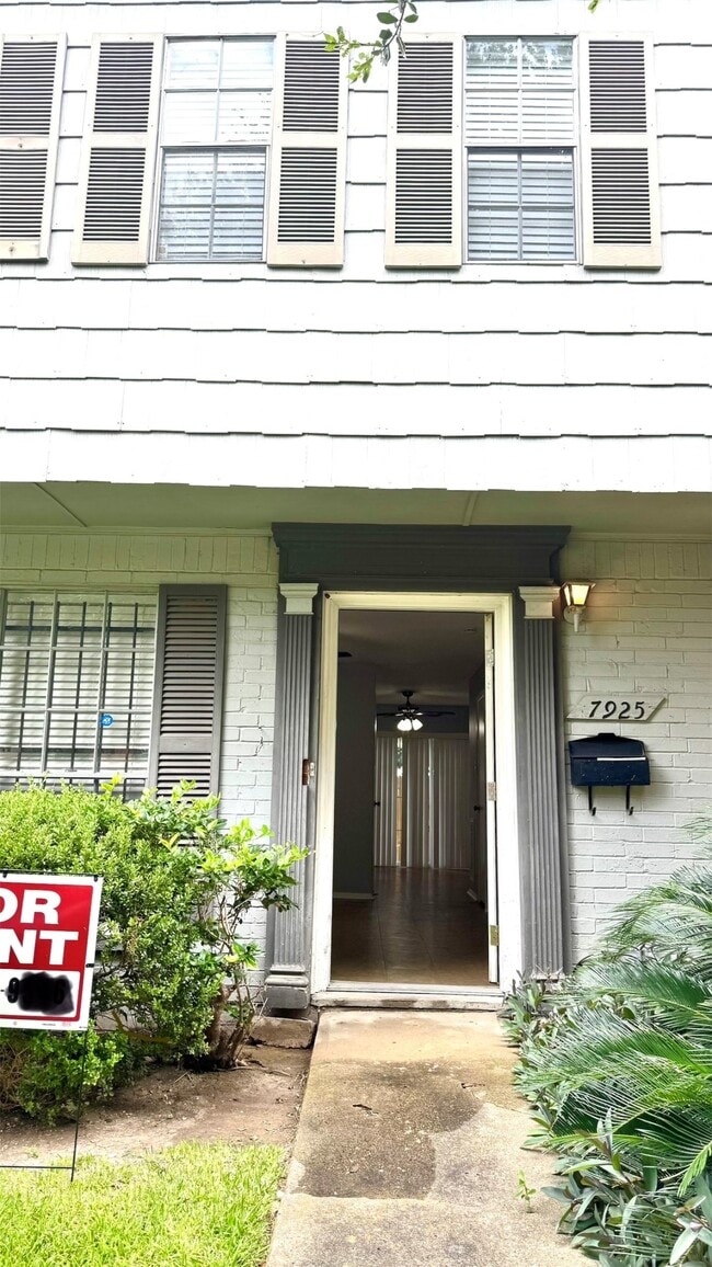 Building Photo - 7925 Grove Ridge Dr