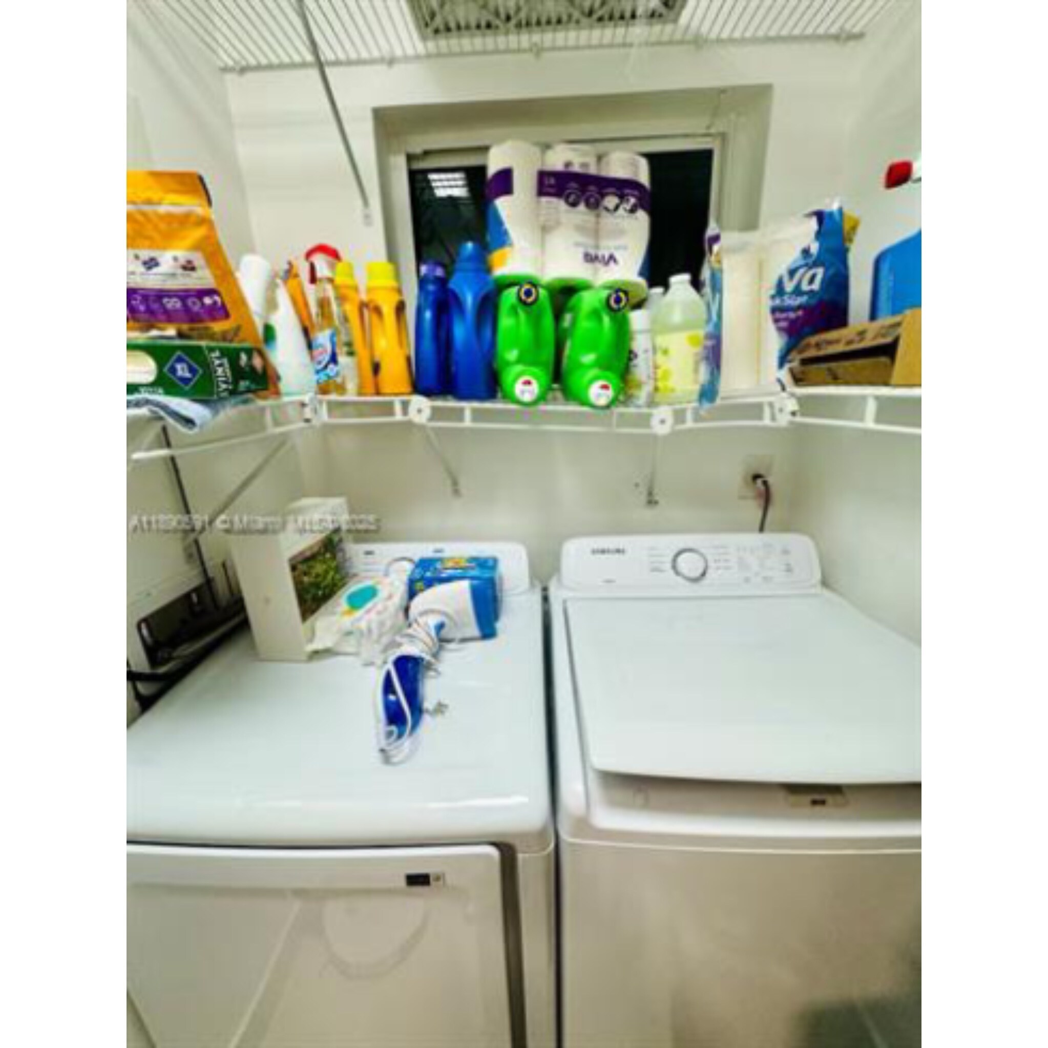 Building Photo - 9240 Byron Ave