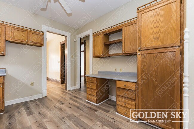 Building Photo - 805 E Jackson St