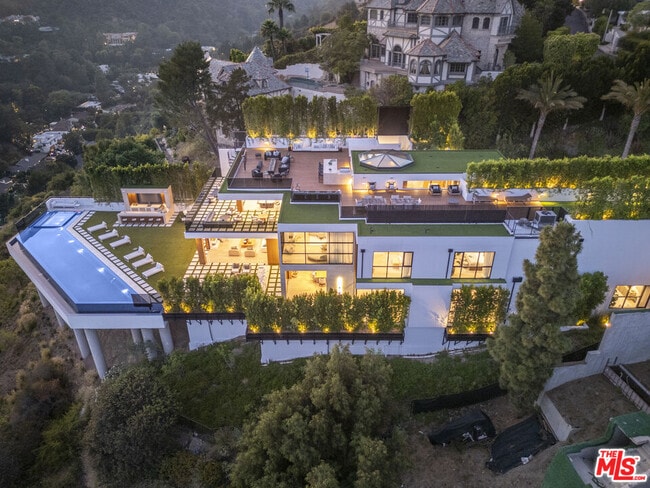 Building Photo - 1033 Somera Rd