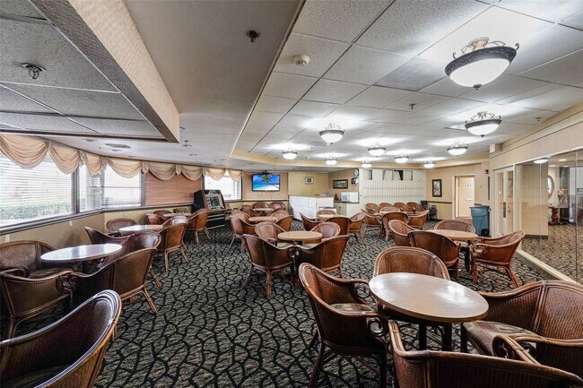 Building Photo - 361 S Hollybrook Dr