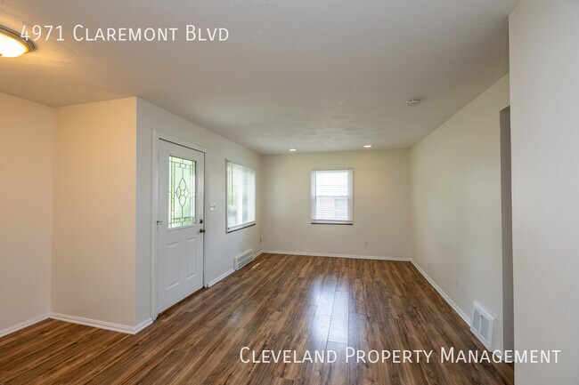 Building Photo - Charming Garfield Hts. Home