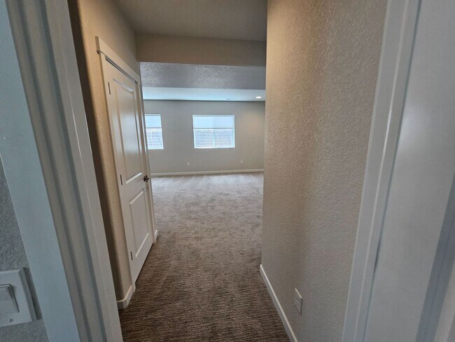 Building Photo - 1853 Clayhouse Dr