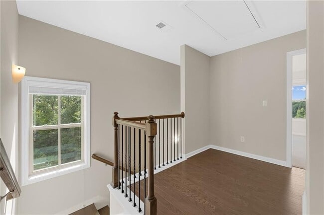 Building Photo - 331 Northaven Ave