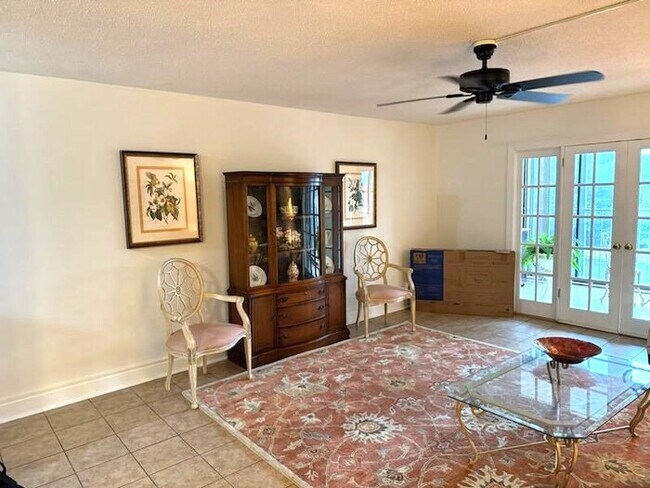 Building Photo - Furnished rental