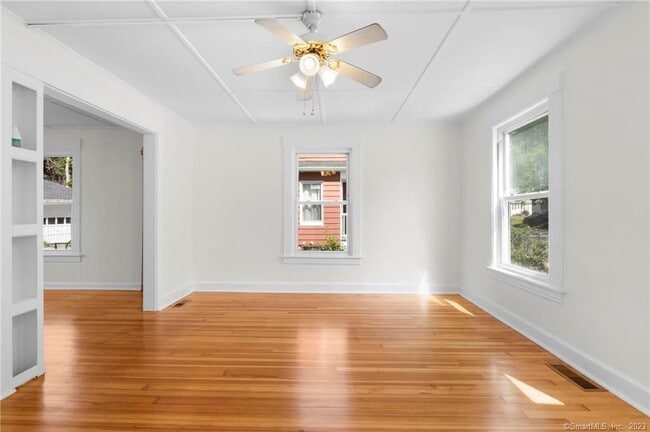 Building Photo - 22 Sycamore Ln