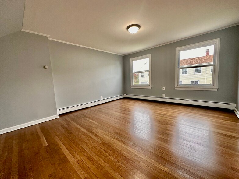 Building Photo - 18 Lanecrest Ave