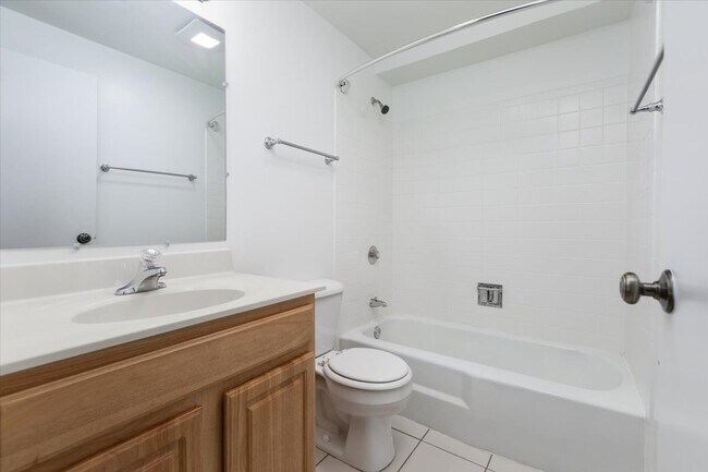 Building Photo - 5740 East Ave