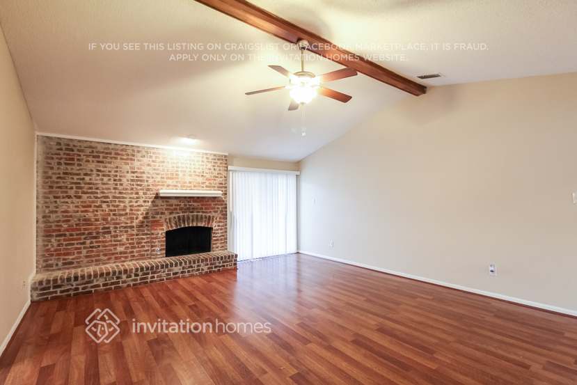 Building Photo - 301 Overland Dr