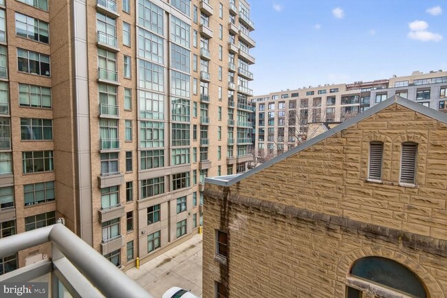 Building Photo - 811 4th St NW