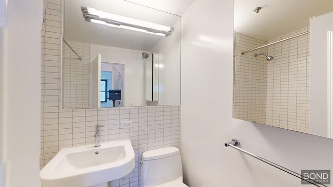 Building Photo - 222 E 39th St
