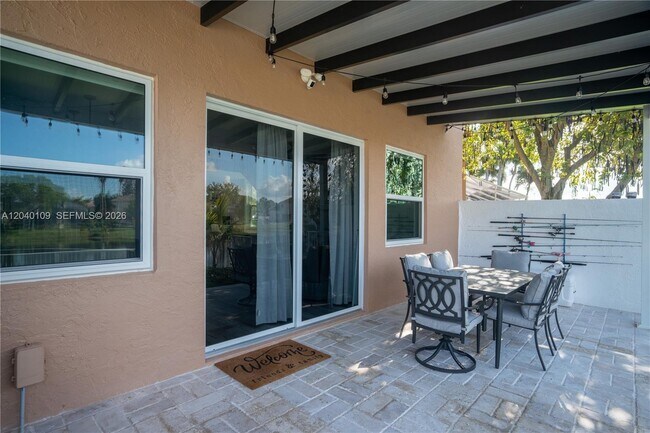 Building Photo - 754 NW 154th Ave