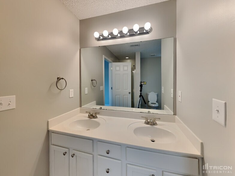 Building Photo - 10227 Apple Dove Ct